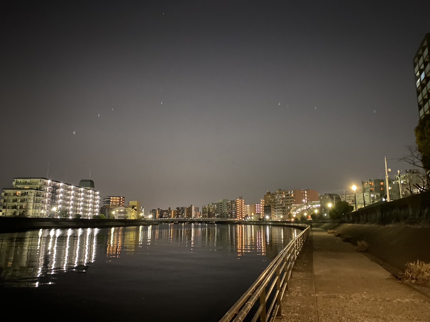 鶴見川　夜